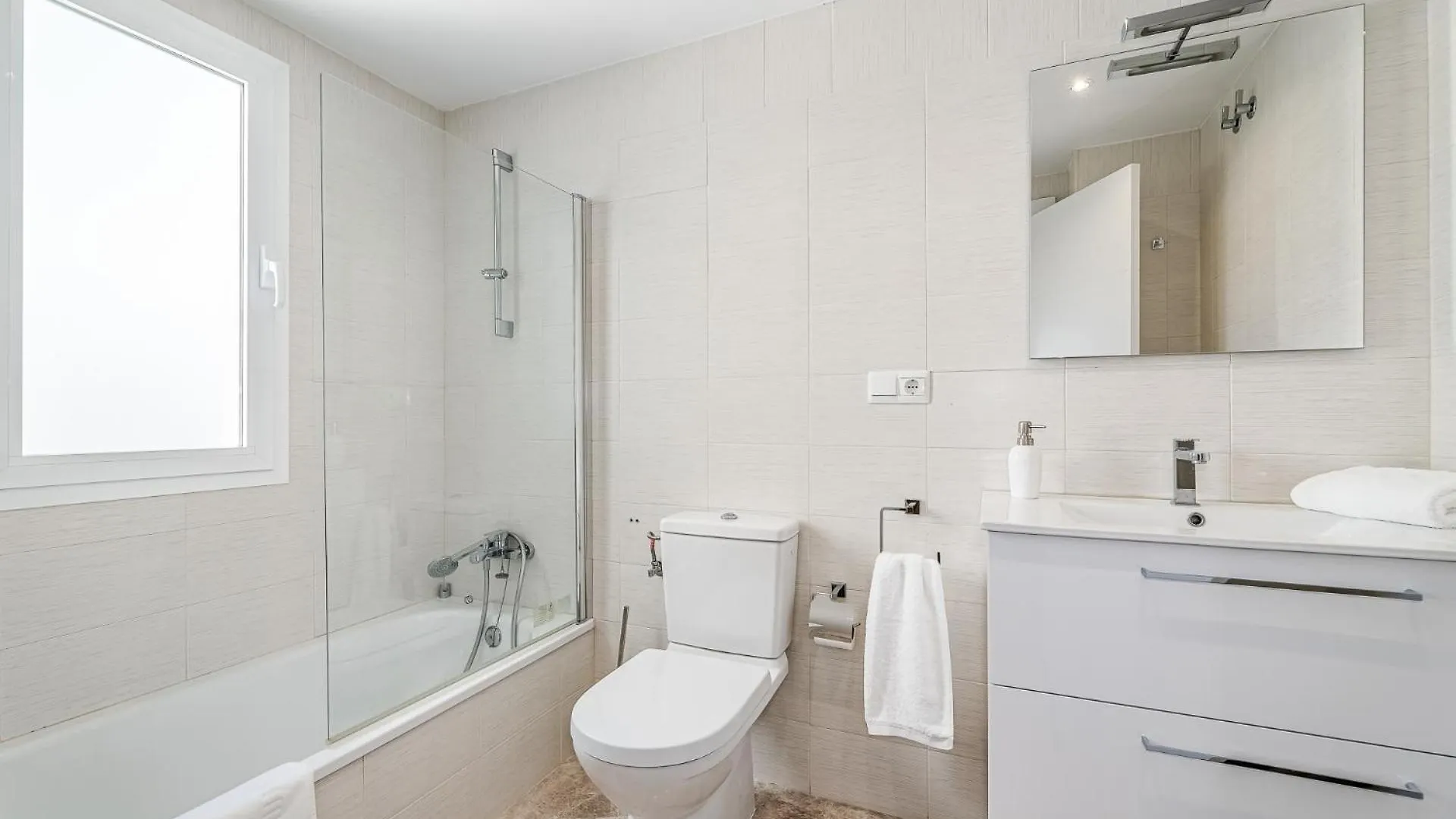 New Cozy Three Bedrooms Duplex In Los Naranjos Marbella